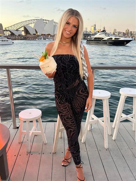 Kerri Gribble’s Net Worth Kerri Gribble’s net worth as of now, in 2023 is approximately 900k USD. The main source of Kerri’s preceding income source is being a professional Instagram Star, a captivating Model, a prominent TikTok Star, and a very prominent social media personality.